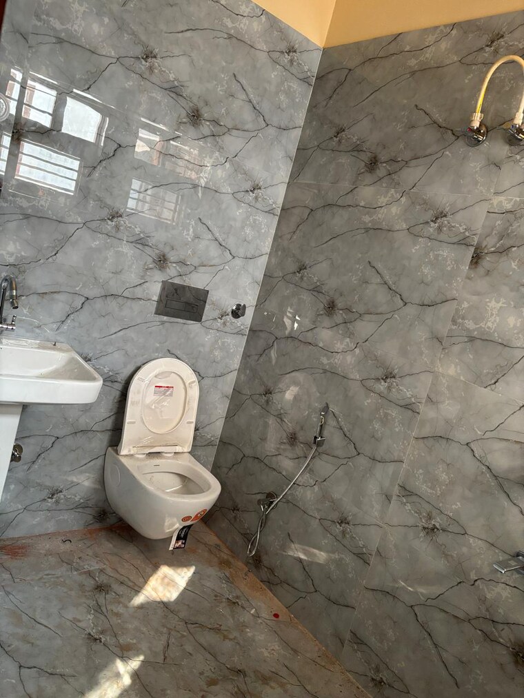 Bathroom, dehrakhas 2 Bedroom 1800 Sq.Ft. Independent House In Dehrakhas Dehradun 10198368