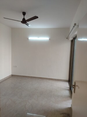 Room in 3 BHK Apartment at Himalaya Pride, Tech Zone 4 Greater Noida – for Rent