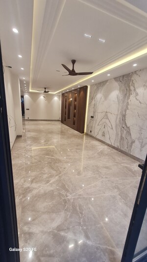 Furnished Amenities in 4 BHK Builder Floor at Sector 31 – for Sale