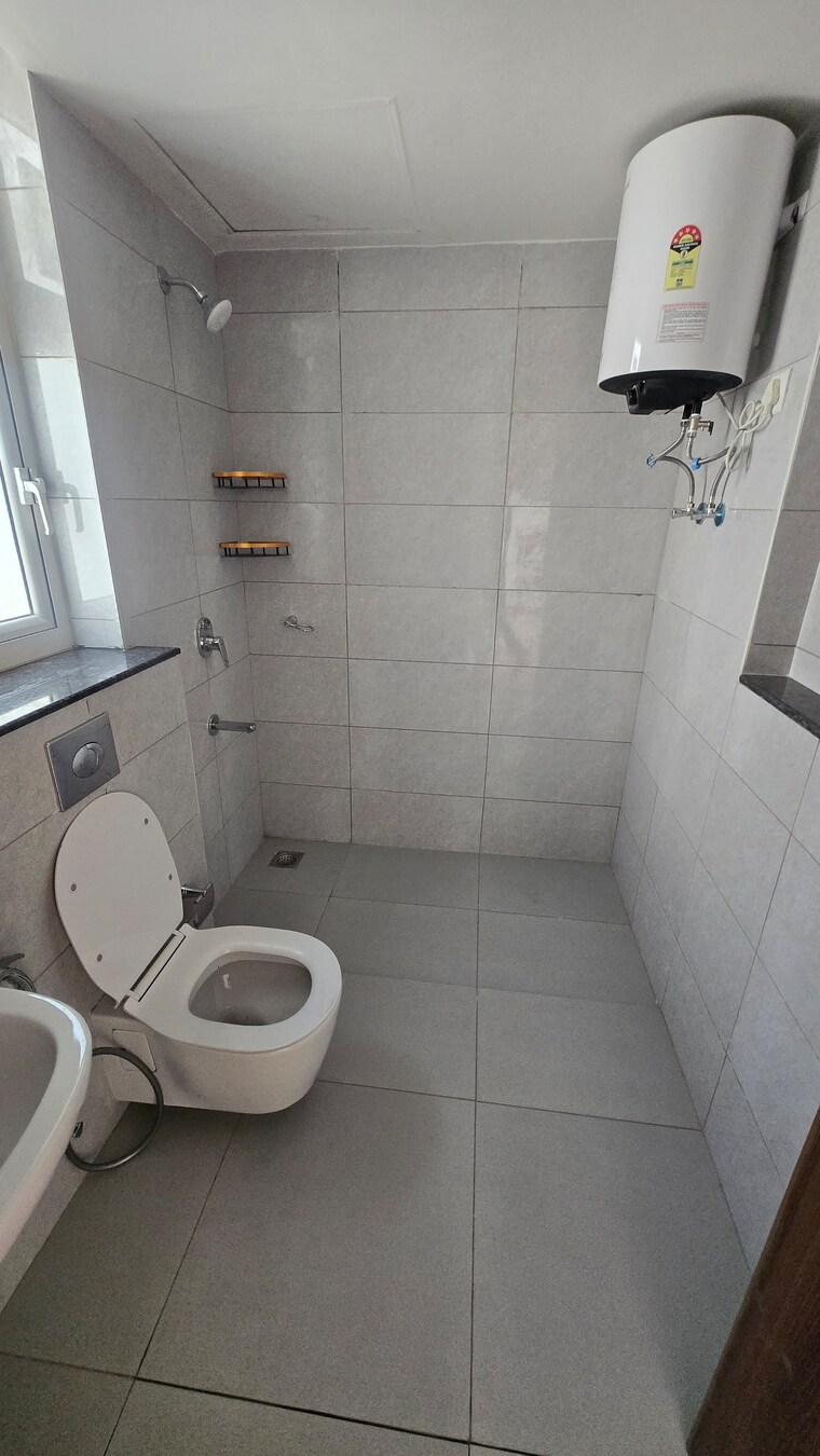 Bathroom, godrej-golf-link-villas 4 Bedroom 2359 Sq.Ft. Apartment In Sector 27 Yamuna Expressway Greater Noida 10198401