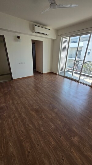 Room in 4 BHK Apartment at Godrej Golf Link Villas, Sector 27 Yamuna Expressway – for Sale