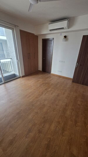 Room in 4 BHK Apartment at Godrej Golf Link Villas, Sector 27 Yamuna Expressway – for Sale