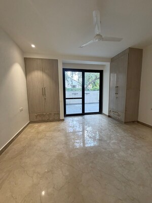Room in 3 BHK Apartment at Unitech South City 1, South City 1 – for Rent