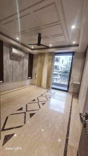 Kitchen in 4 BHK Builder Floor at Sector 31 – for Sale