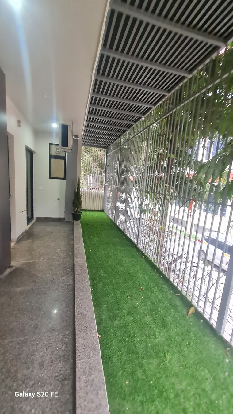 Balcony, sector 31 4 Bedroom 2400 Sq.Ft. Builder Floor In Sector 31 Gurgaon 10198420