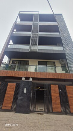 4 BHK + Servant Room Builder Floor For Sale in Sector 31