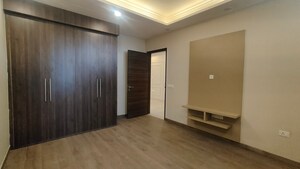 Room in 3 BHK Builder Floor at Sector 45 – for Rent