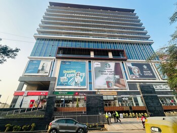 Adihm Ithums Galleria