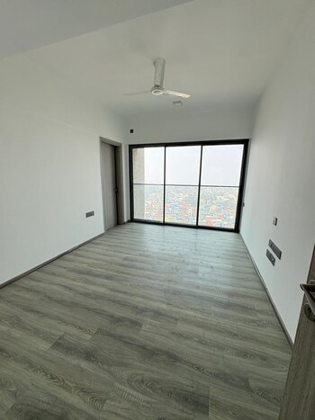 4 BHK Flat for Sale in Khar West, Mumbai
