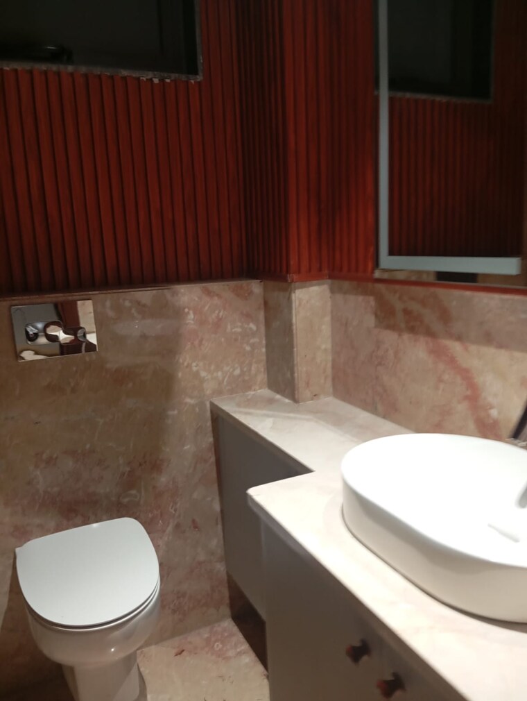 Bathroom, greater kailash i 3.5 Bedroom 208 Sq.Yd. Builder Floor In Greater Kailash I Delhi 10201177