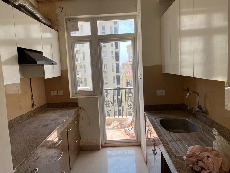 Kitchen, emaar-emerald-estate 3 Bedroom 1395 Sq.Ft. Apartment In Sector 65 Gurgaon 10201195