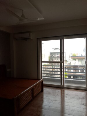 Room in 3 BHK Builder Floor at Sector 52 – for Rent
