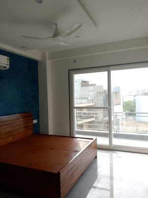 Room in 3 BHK Builder Floor at Sector 45 – for Rent