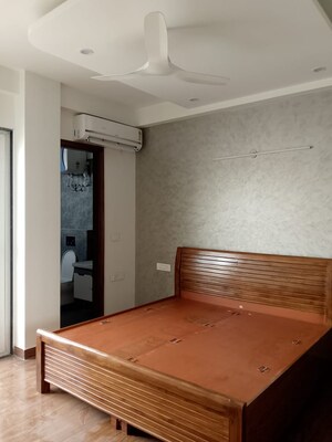 Room in 3 BHK Builder Floor at Sector 45 – for Rent
