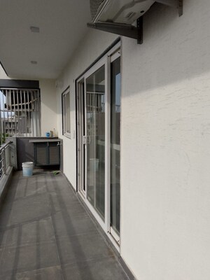 Balcony in 3 BHK Builder Floor at Sector 44 – for Rent