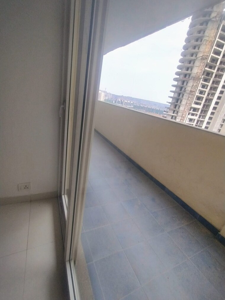 Balcony, supertech-araville 3 Bedroom 1945 Sq.Ft. Apartment In Sector 79 Gurgaon 10205124