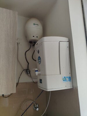 Furnished Amenities in 3 BHK Apartment at Emaar Emerald Estate, Sector 65 – for Rent