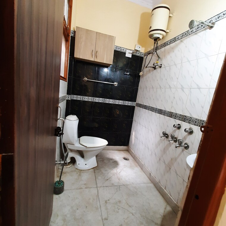 Attached Bathroom, lajpat nagar ii 1 Bedroom 920 Sq.Ft. Builder Floor In Lajpat Nagar ii Delhi 10214203