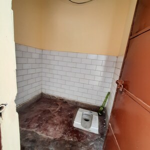 Attached Bathroom in 1 BHK Builder Floor at Lajpat Nagar ii – for Rent