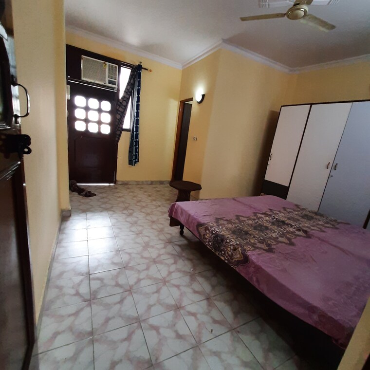 Room, lajpat nagar ii 1 Bedroom 920 Sq.Ft. Builder Floor In Lajpat Nagar ii Delhi 10214203