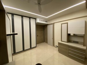 Room in 4 BHK Apartment at Raj Grandeur, Powai – for Rent