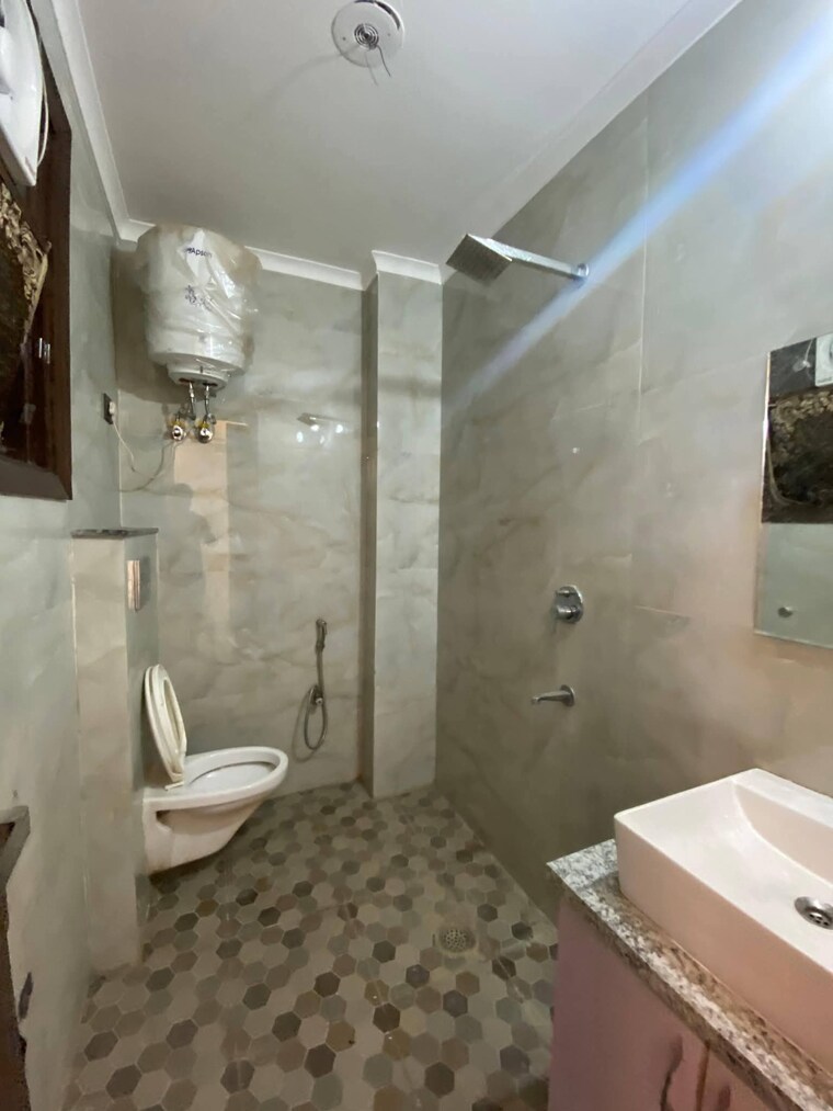 Bathroom, saket 3 Bedroom 1500 Sq.Ft. Builder Floor In Saket Delhi 10214429