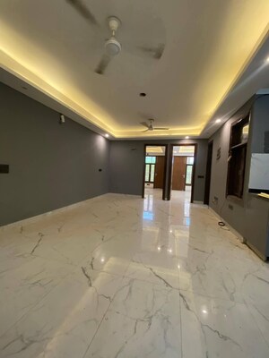 Room in 3 BHK Builder Floor at Saket – for Rent