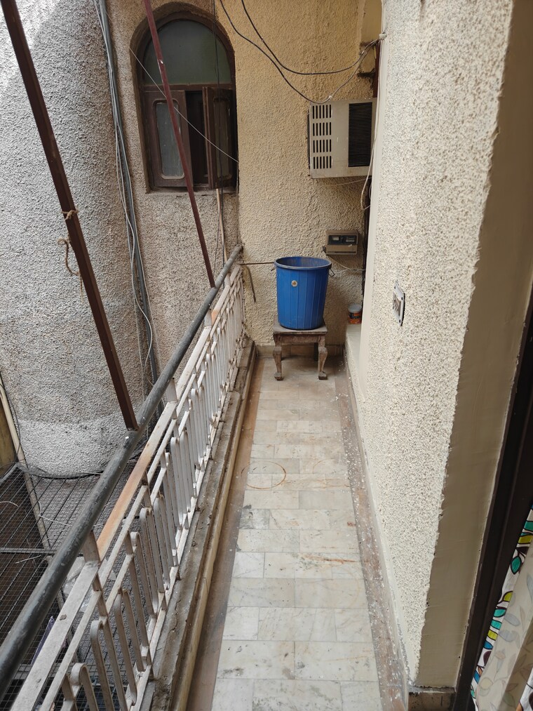 Balcony, model town phase 2 1 Bedroom 1200 Sq.Ft. Builder Floor In Model Town Phase 2 Delhi 10214452