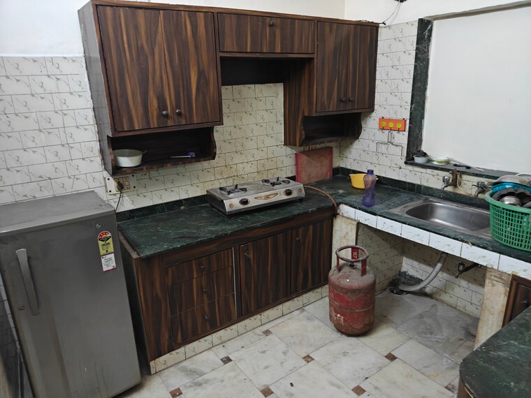 Kitchen, model town phase 2 1 Bedroom 1200 Sq.Ft. Builder Floor In Model Town Phase 2 Delhi 10214452