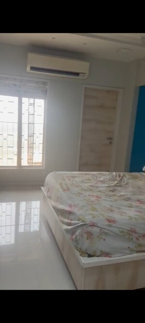 Bedroom in 2 BHK Apartment at Movie Tower, Andheri West – for Rent