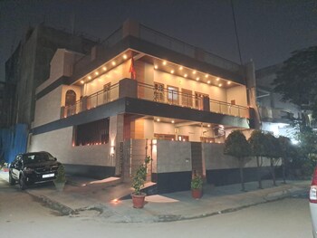 3 BHK Villa for Sale in Sector 27, Noida