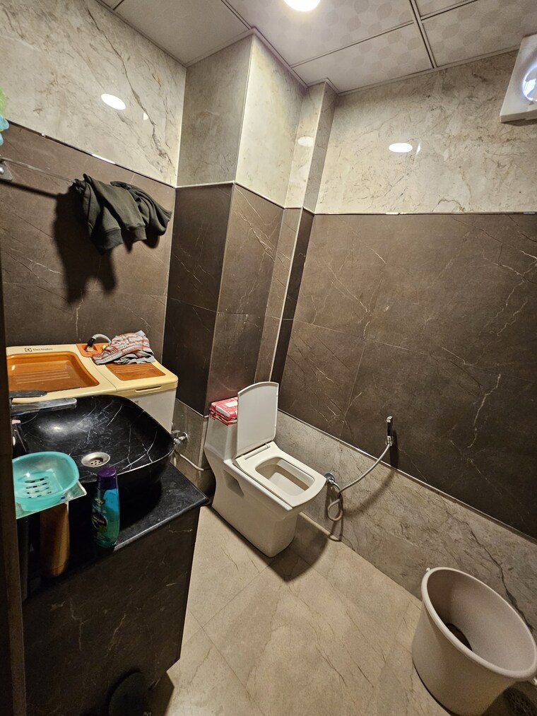 Attached Bathroom, indrapuram 2 Bedroom 1300 Sq.Ft. Builder Floor In Indrapuram Ghaziabad 10222145