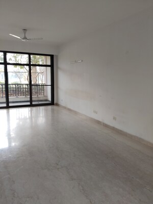 Room in 4 BHK Apartment at Jaypee Greens The Castille, Jaypee Greens – for Sale