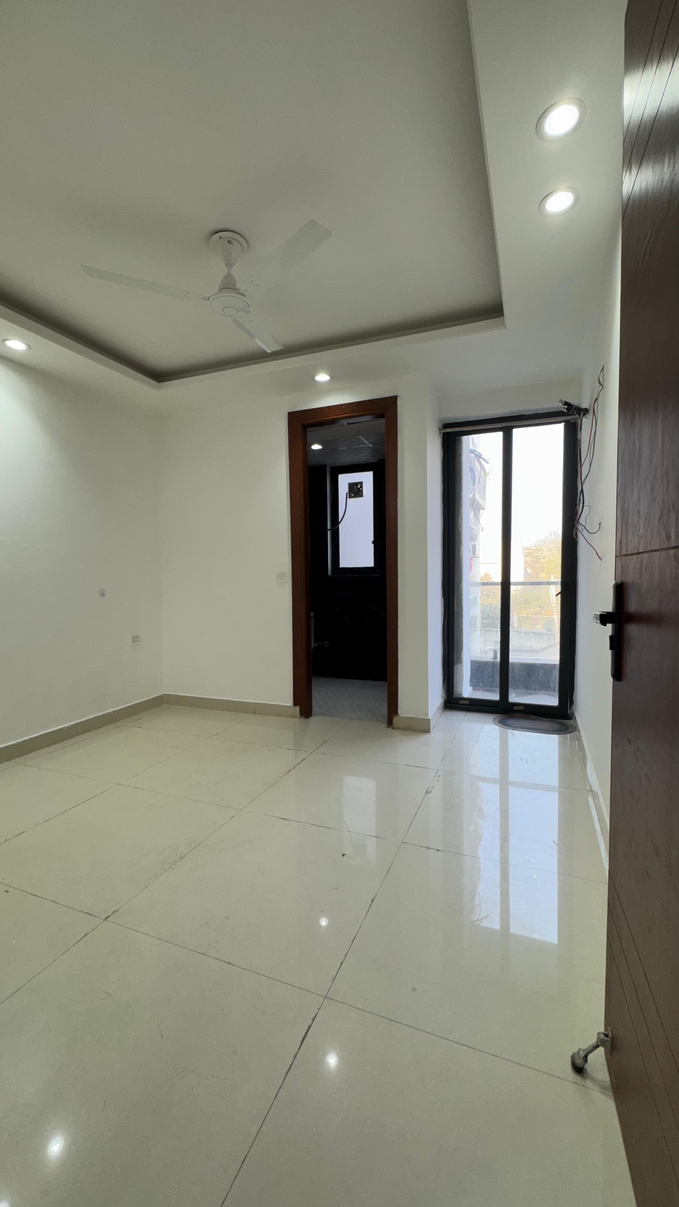 1 BHK + Servant Room Apartment For Rent in Chattarpur