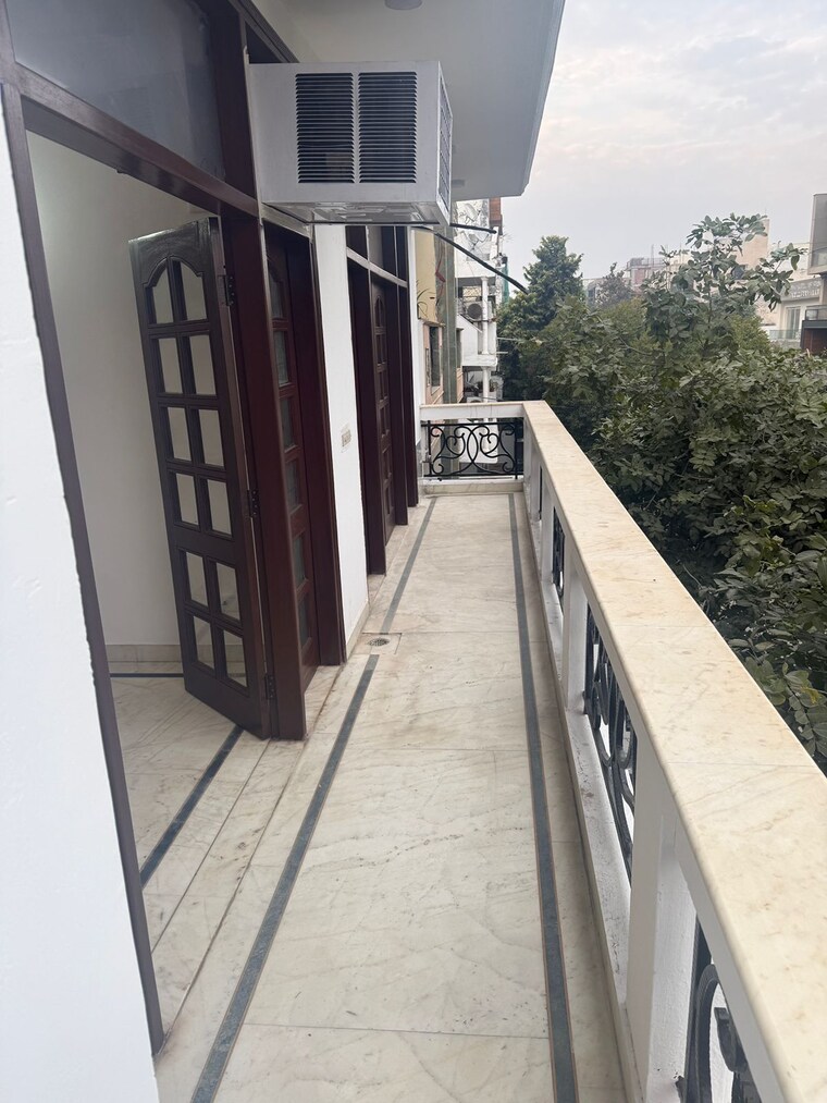 Balcony, vasant kunj 2 Bedroom 100 Sq.Yd. Apartment In Vasant Kunj Delhi 10222207