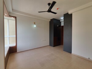 Room in  Apartment at Bhartiya Nikoo Homes Phase 2, Thanisandra Main Road – for Rent