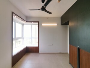 Room in  Apartment at Bhartiya Nikoo Homes Phase 2, Thanisandra Main Road – for Rent