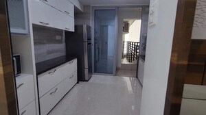 Room in 3 BHK Apartment at Agarwal Nimit Tower, Kandivali West – for Rent