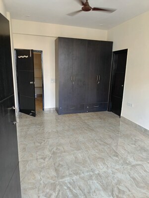 Room in 3 BHK Apartment at Atlantis CGHS, Sector 47 – for Rent