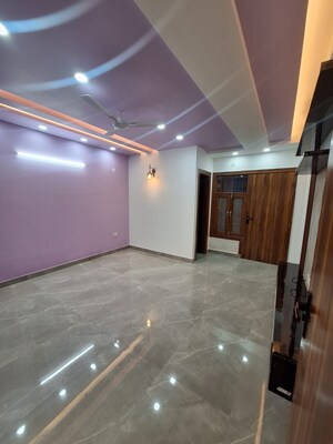 Room in 3 BHK Builder Floor at Sector 48 – for Rent