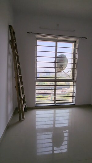 Bedroom in 3 BHK Apartment at Sheth Vasant Lawns, Laxmi Nagar – for Rent