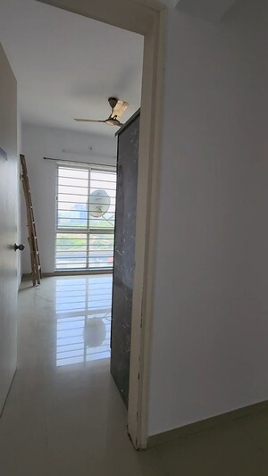 Bedroom in 3 BHK Apartment at Sheth Vasant Lawns, Laxmi Nagar – for Rent