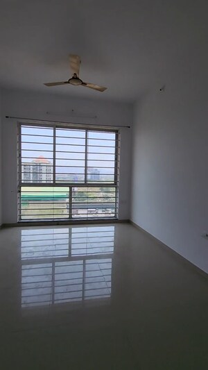 Room in 3 BHK Apartment at Sheth Vasant Lawns, Laxmi Nagar – for Rent