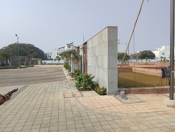 Plot for Sale in Sushant Golf City, Lucknow