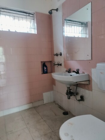 3 BHK Flat for Sale in Vasant Kunj, Delhi