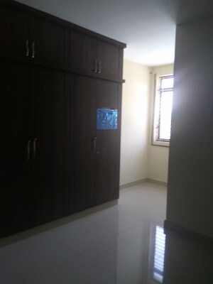 Room in 3 BHK Apartment at Kondapur – for Rent