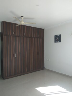 Room in 3 BHK Apartment at Kondapur – for Rent