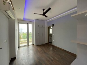 Room in 3 BHK Apartment at Conscient Heritage Max, Sector 102 – for Rent