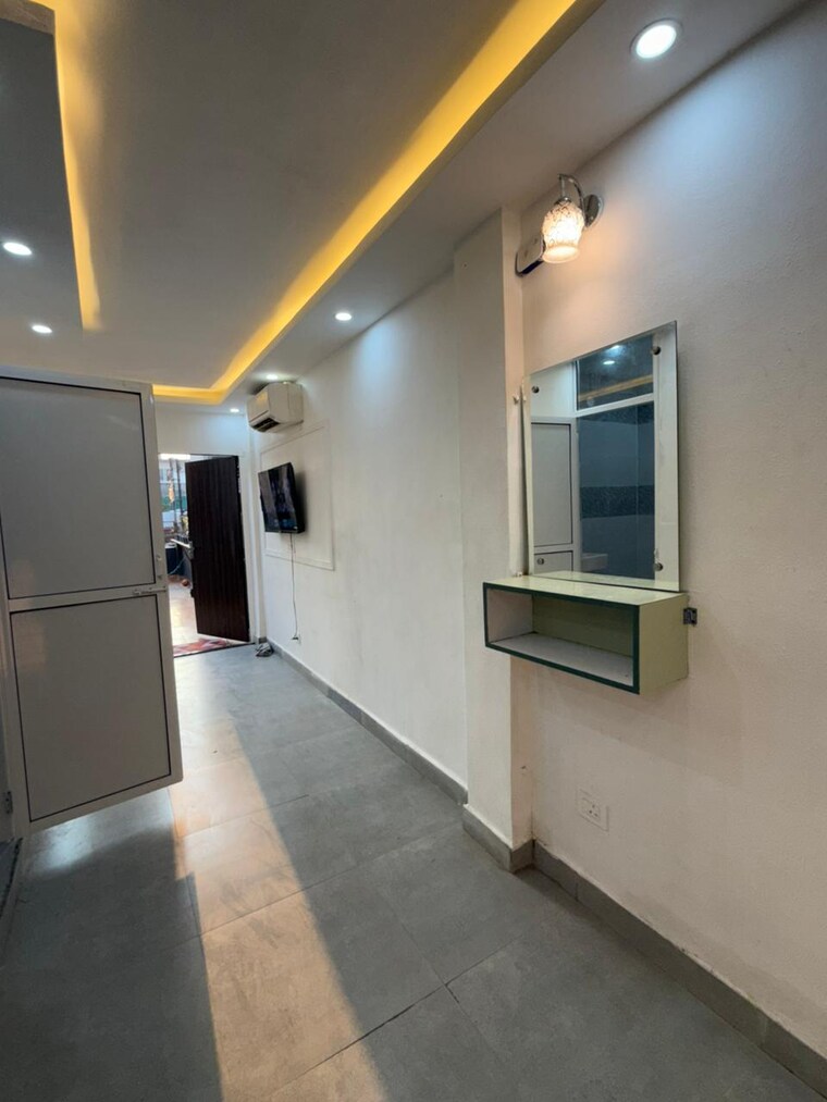 Room, lajpat nagar 1 Bedroom 670 Sq.Ft. Builder Floor In Lajpat Nagar Delhi 10231308