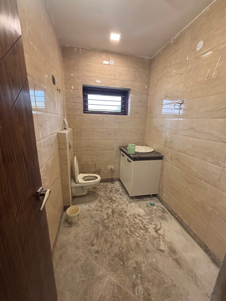 Bathroom, sector 37 2 Bedroom 1800 Sq.Ft. Builder Floor In Sector 37 Faridabad 10231269